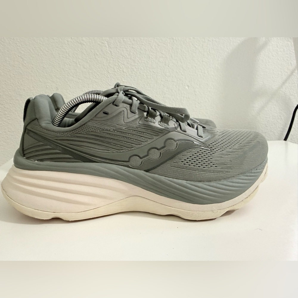 Saucony Hurricane 24 men size 10.5 Gray Athletic Running Shoes with Gum Sole - Picture 2 of 11